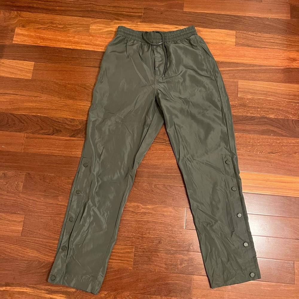 ALO Yoga Legend Snap Pants, size medium